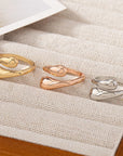 A Single Women's Ring, Simple