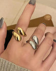 A Single Women's Ring, Simple