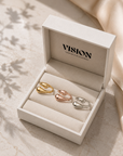 A Single Women's Ring, Simple