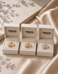 A Single Women's Ring, Simple
