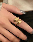 A Single Women's Ring, Simple